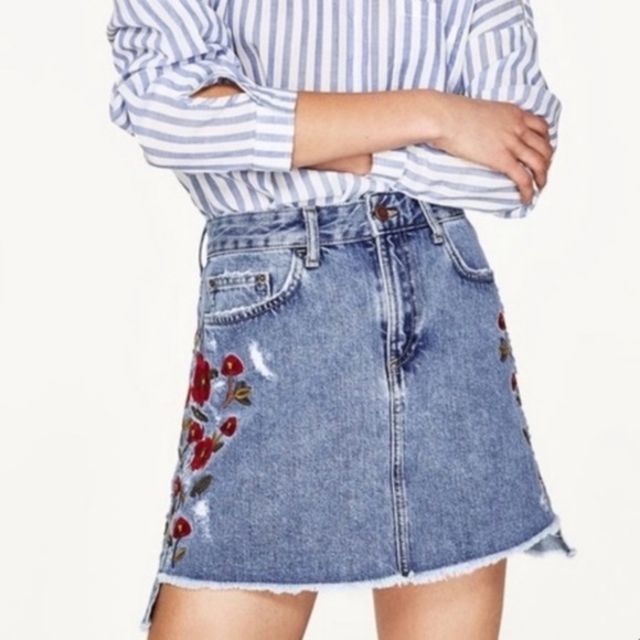 NWT ZARA Floral Embroidered Denim Skirt - Picture 2 of 4